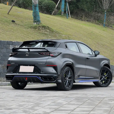 Chang prime een Uni-T 2023 tweede generatie 1.5t Sport Flagship Model met 225/55 R19