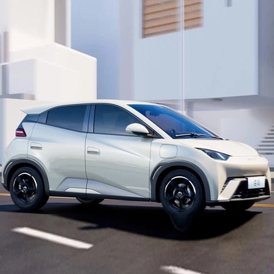 Volledig afgesloten elektrische auto met vier wielen Maximale batterijcapaciteit 330kw Drive Mode Voorloper