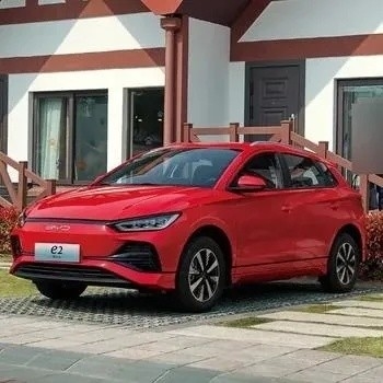 43.2kwh batterijcapaciteit Elektrische auto met witgrijze rode blauwe kleuren en 405 km bereik