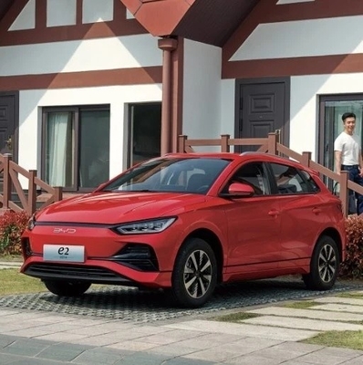 5 zitplaatsen Byd E2 405km bereik 2023 EV elektrische auto met 70kw maximaal vermogen en prestaties