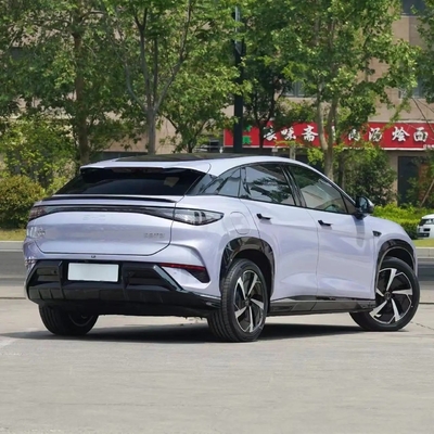 Links stuur 2024 Byd Sea Lion 07EV met 610 km elektrisch bereik en 235/50 R19 banden