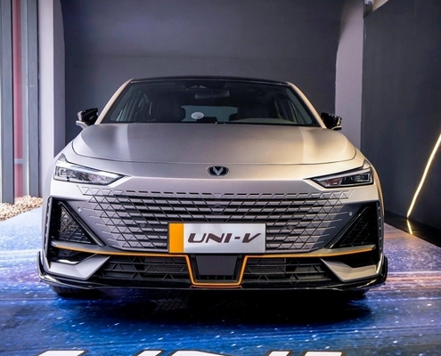 Verander een UNI-V 2.0 T 4 Wd Auto Gas Vehicle Gas Car EV Car bij bandenspecificatie 330kw