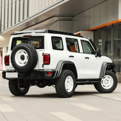 Benzintank 300 2023 Model 2.0t Iron Rider 02 SUV Auto met mechanisch remsysteem