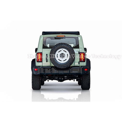 Benzinauto Zwart 5 zitplaatsen Tank 300 500 Auto Compact SUV off road Energievoertuigen
