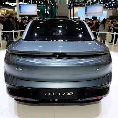 Links stuur Zeekr 007 High Speed 4WD elektrische auto met online begeleiding en 870 km bereik