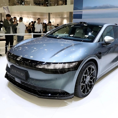 Links stuur Zeekr 007 High Speed 4WD elektrische auto met online begeleiding en 870 km bereik