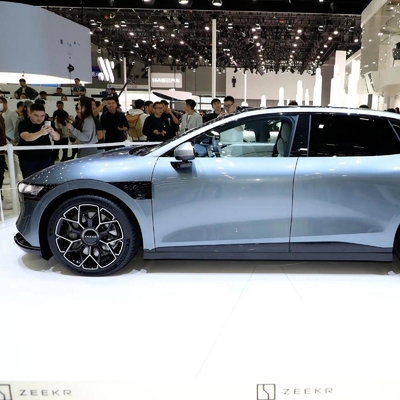 Links stuur Zeekr 007 High Speed 4WD elektrische auto met online begeleiding en 870 km bereik