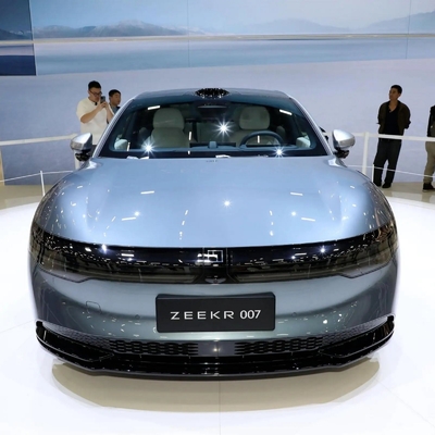Links stuur Zeekr 007 High Speed 4WD elektrische auto met online begeleiding en 870 km bereik