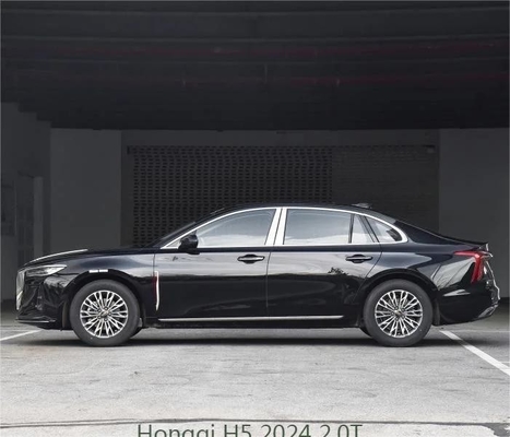 2024 Hongqi H5 2.0t SUV 224 HP Electric met multi-functie stuurwiel Lichte en donkere interieurkleuren