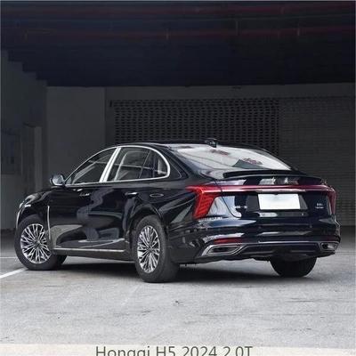 2024 Hongqi H5 2.0t SUV 224 HP Electric met multi-functie stuurwiel Lichte en donkere interieurkleuren
