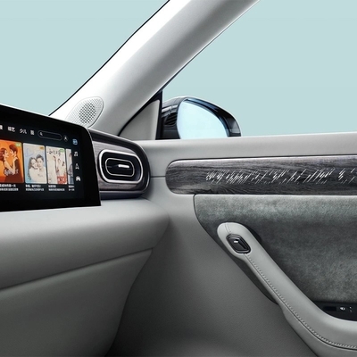 - Made Hongqi H9 2.0t 3.0t Luxe auto met elektromagnetisch remsysteem en benzine
