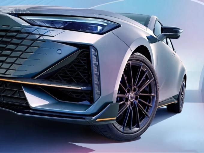 New Chang′ an Uni-V Intelligent Electric Idd 5 Seaters EV