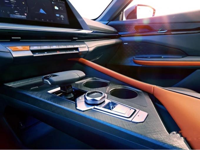 New Chang′ an Uni-V Intelligent Electric Idd 5 Seaters EV