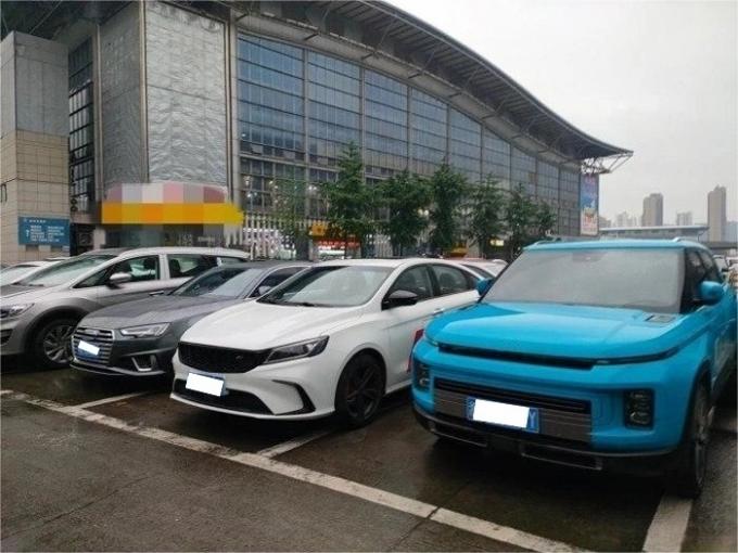 New Chang′ an Uni-V Intelligent Electric Idd 5 Seaters EV