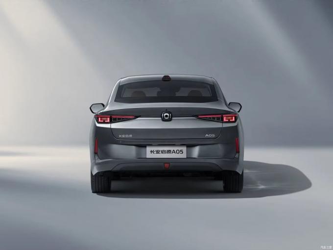 Chang′an Qiyuan A05 High Quality Good Price Hybrid Electric Vehicle 1.5L Compact Electric Sedan Chang′an Qiyuan A05