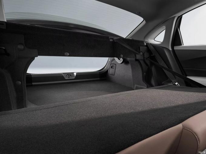 Chang′an Qiyuan A05 High Quality Good Price Hybrid Electric Vehicle 1.5L Compact Electric Sedan Chang′an Qiyuan A05