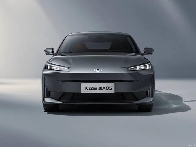 2024 New Energy Electric Hybrid Chang′an Qiyuan A05 Sedan Auto 145 Max with Automatic Gearbox Leather Seats R18 Tire Size Sale